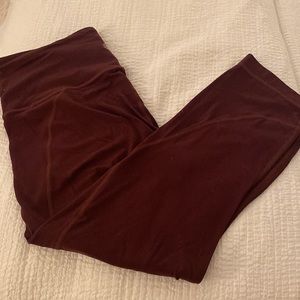 Athleta Saluation Capri in Cassis size M